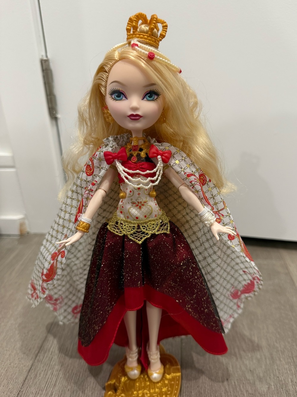 Ever After High Apple White Legacy Day Doll - Near Complete